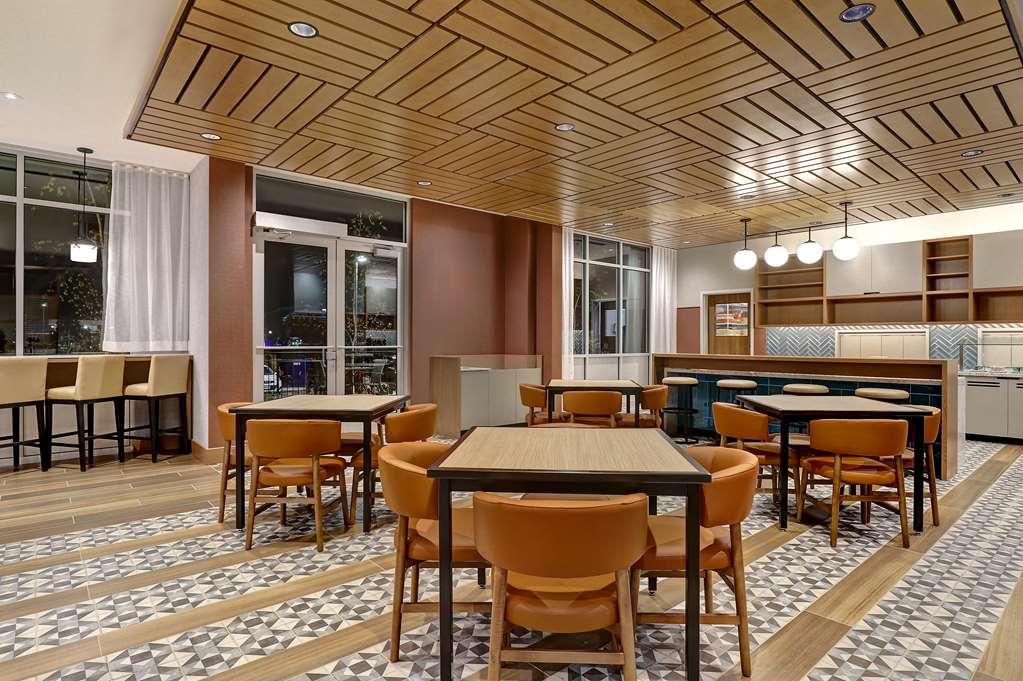 Hyatt Place برنس جورج المطعم الصورة